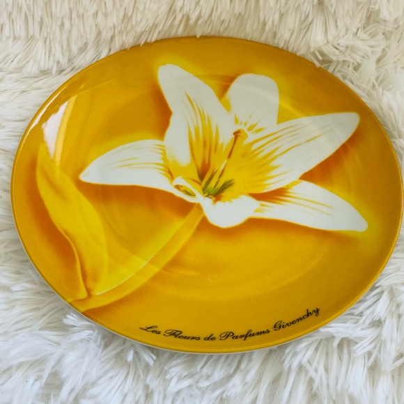 4 Givenchy Le Fleurs de Parfums Dessert Plates - Picture 2 of 9